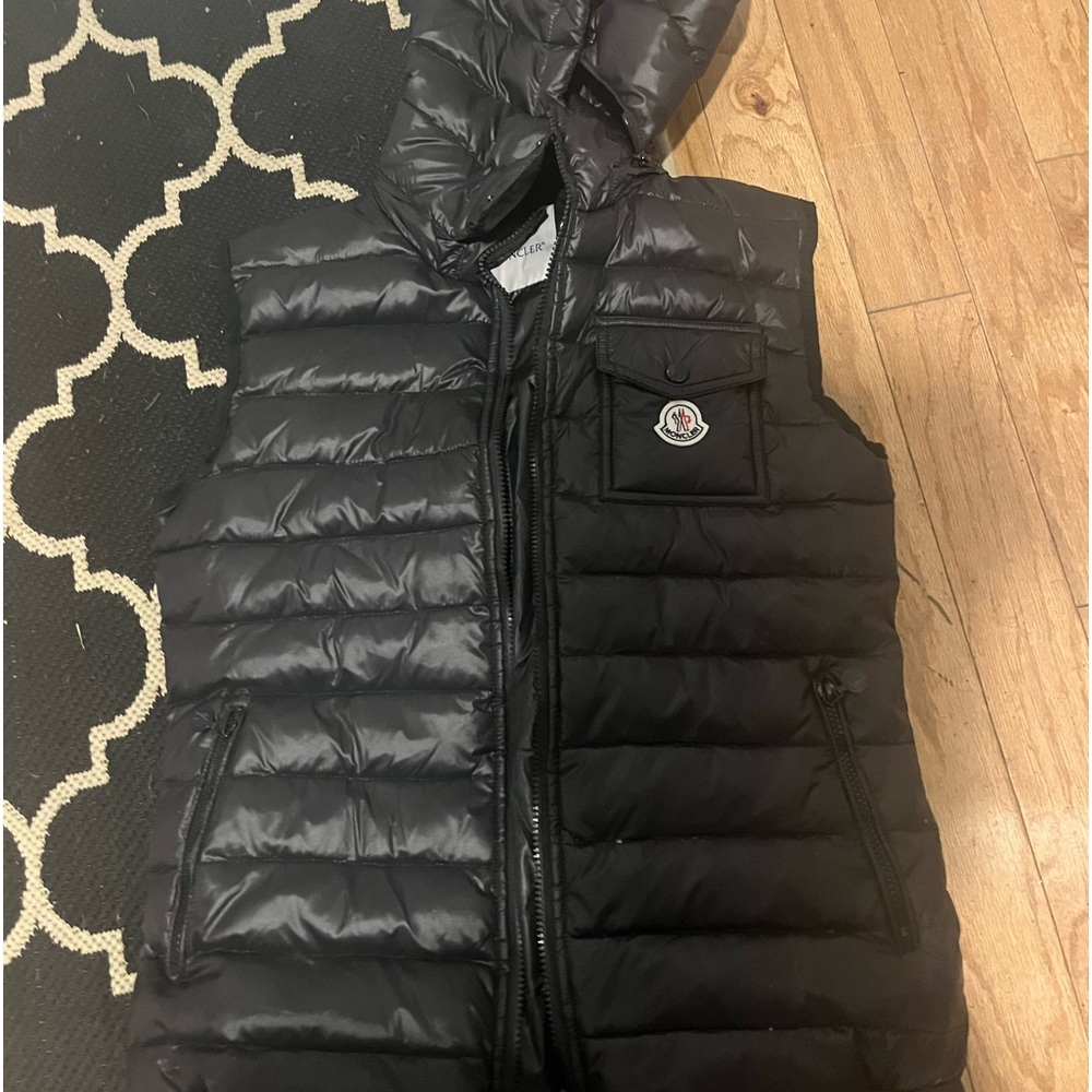 Bought on merci and didn’t fit me. Says l but fits more of a medium